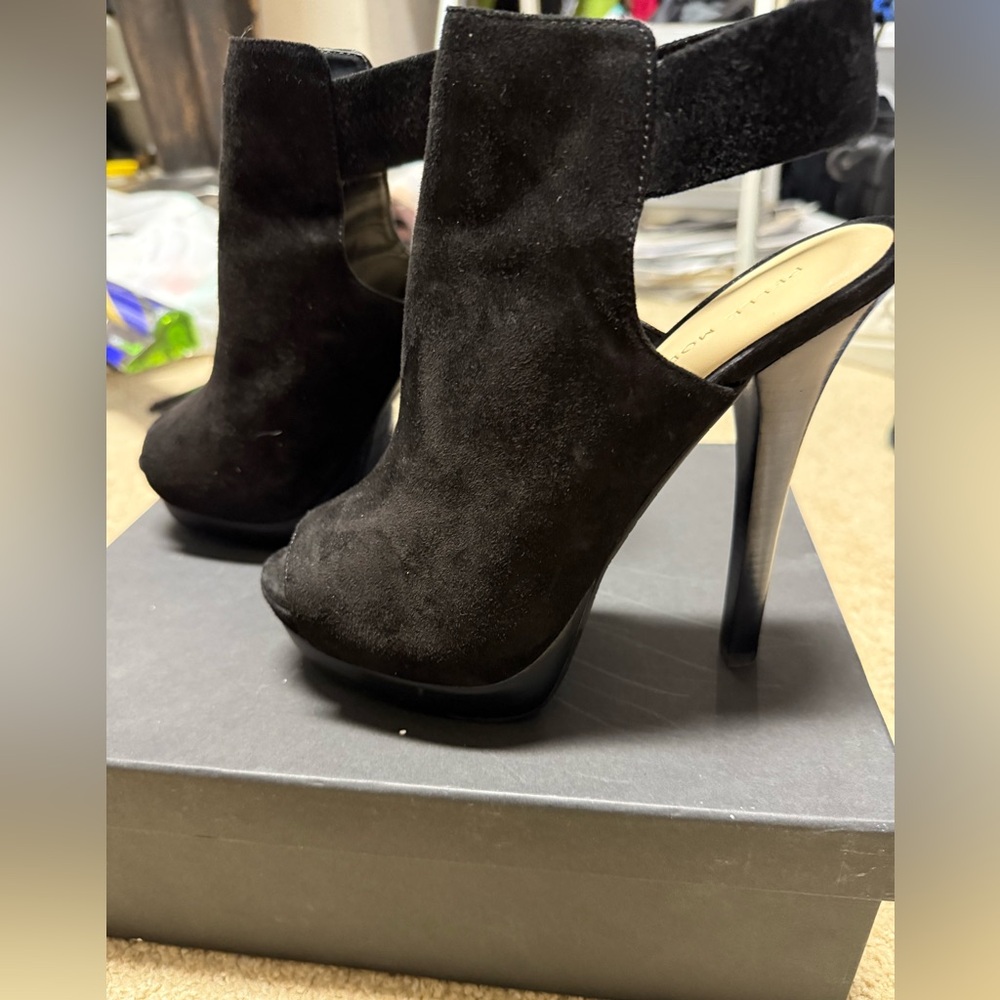 Pelle Moda size 7.5 women’s black peep toe suede booties - Picture 5 of 7